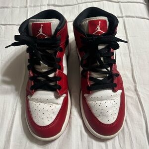Kids Nike Air Jordan 1 Mid Chicago GS Red White Black Sneakers 5.5Y 554725-173